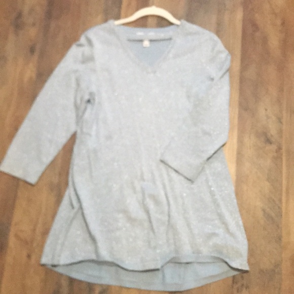 Sparkle! V neck with design at the neck. - Picture 2 of 4